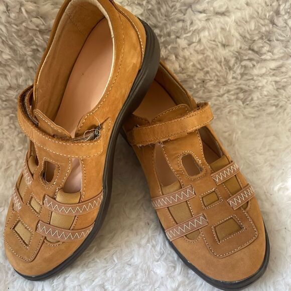 Sure fit leather tan suede Mary Jane Velcro strap flats size 10W - Picture 3 of 8